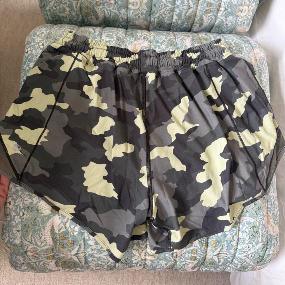 Lululemon Hotty Hot 4” Short Camo Crispin Green Multi